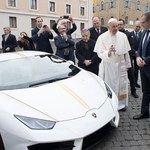 Papież Franciszek sprzedaje swoje lamborghini. To cacko może być Twoje