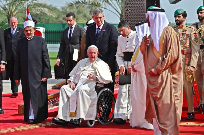 Papież Franciszek w Bahrajnie /AFP