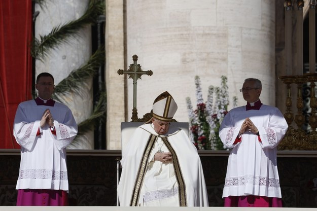Papież Franciszek w czasie mszy na placu św. Piotra /Fabio Frustaci /PAP/EPA