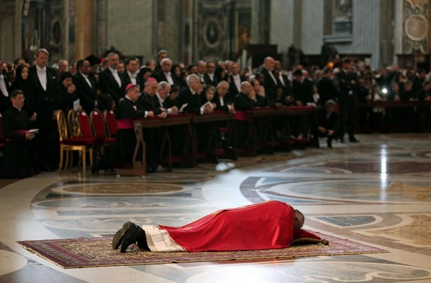 Papież Franciszek w czasie nabożeństwa /ALESSANDRO DI MEO    /PAP/EPA