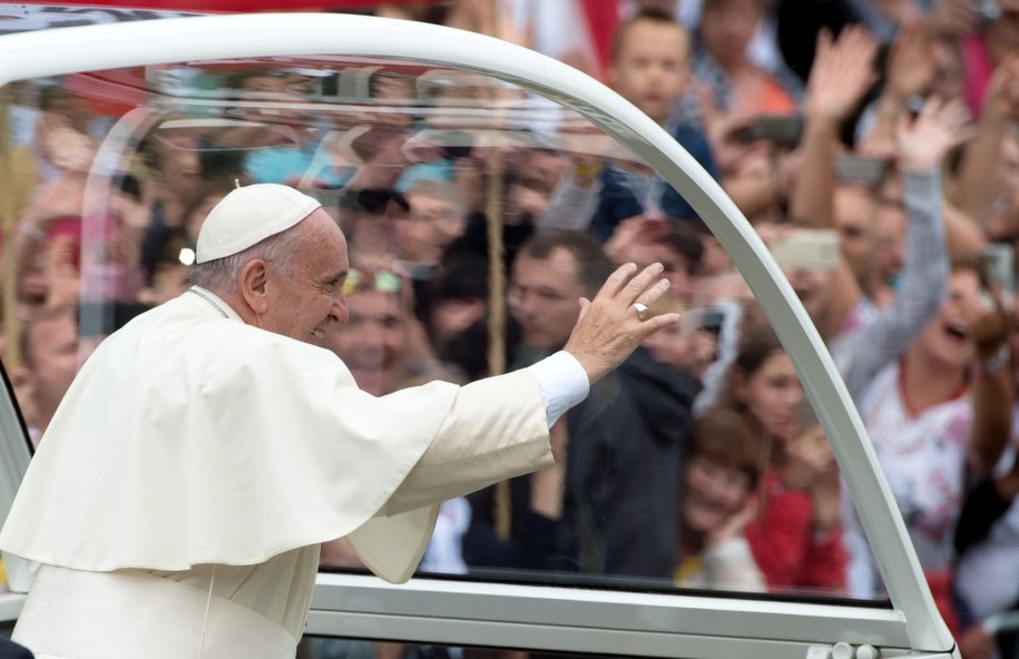 Papież Franciszek wśród wiernych zgromadzonych na Jasnej Górze /Grzegorz Michałowski /PAP