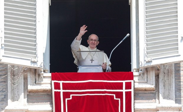 Papież Franciszek zachęca do szczepień przeciw Covid-19. "To akt miłości"