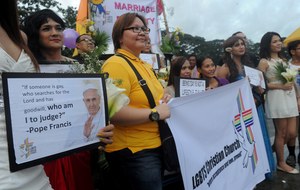 Papież: Homoseksualizm nie jest przestępstwem. Dyskryminacja jest grzechem