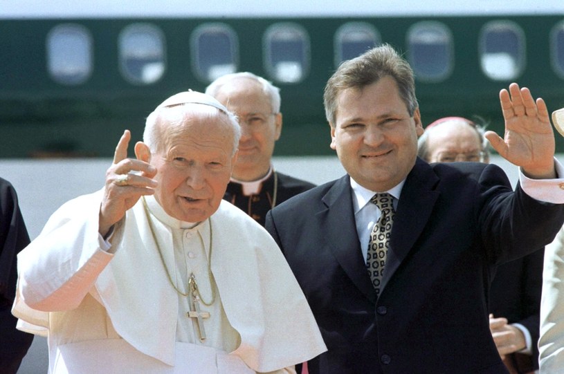 Papież Jan Paweł II i ówczesny prezydent Aleksander Kwaśniewski (1999 rok) /Wojtek Laski /East News