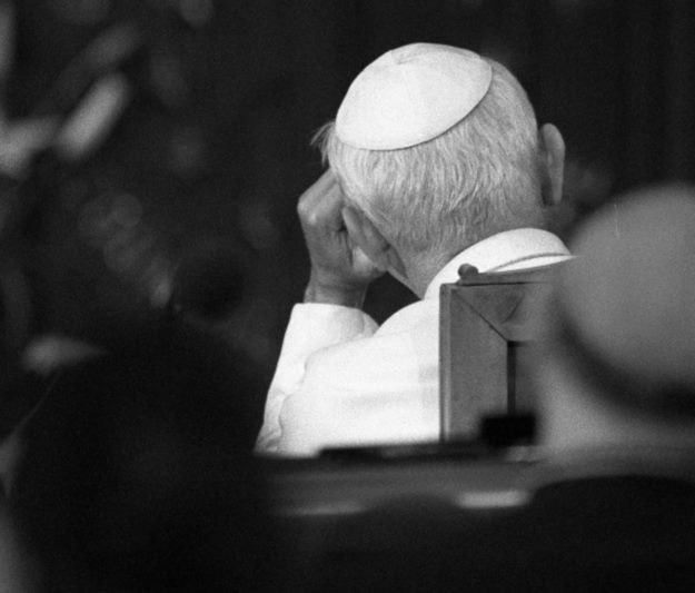 Papież Jan Paweł II w Parlamencie Europejskim /AFP