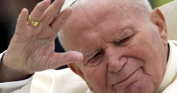 Papież Jan Paweł II zmarł 2 kwietnia 2005 roku /FILIPPO MONTEFORTE /PAP/EPA