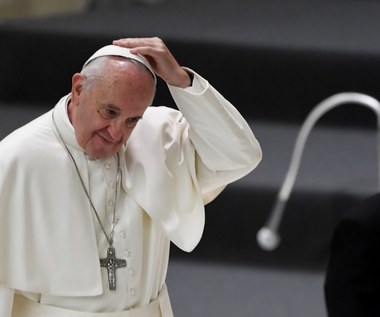 ​Papież krytykuje przywiązanie księży do strojów i światowego życia