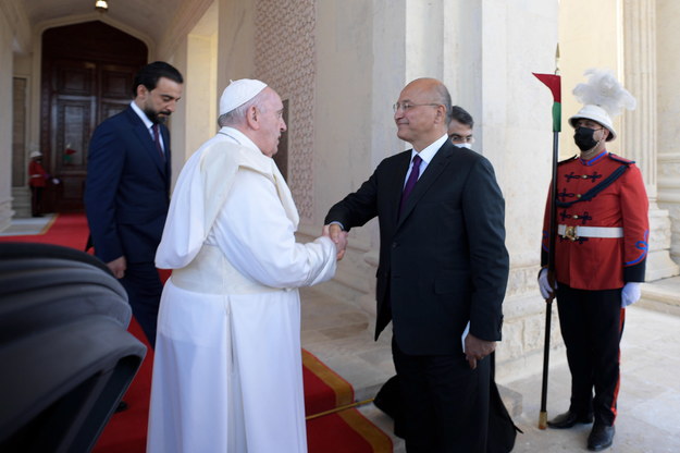Papież, który po południu miejscowego czasu rozpoczął wizytę w Iraku, wygłosił pierwsze przemówienie w Pałacu Prezydenckim, gdzie wcześniej spotkał się z prezydentem Barhamem Salihem /US VATICAN MEDIA HANDOUT /PAP/EPA