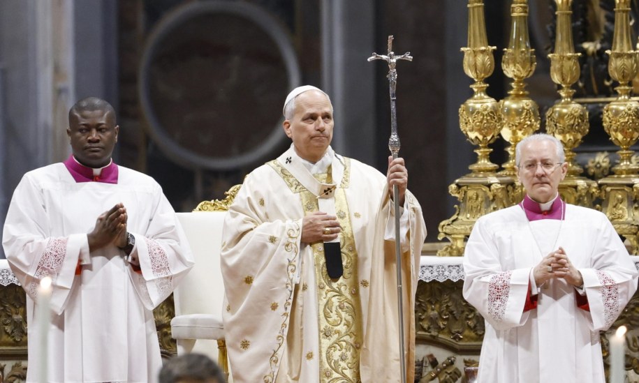 Papież Leon XIV podczas mszy krzyżma /Fabio Frustaci /PAP/EPA