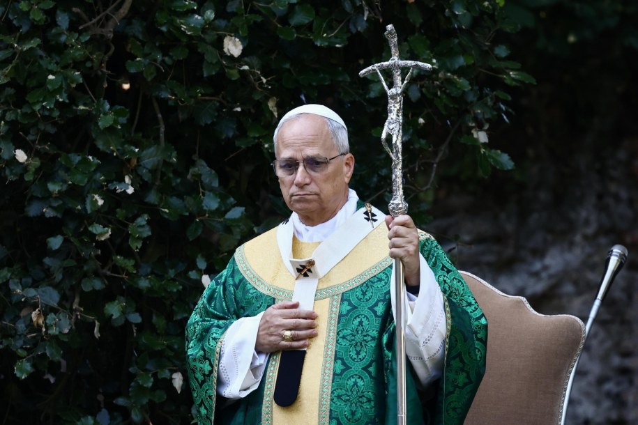 Papież Leon XIV podczas mszy św. w Castel Gandolfo /YARA NARDI /PAP/EPA