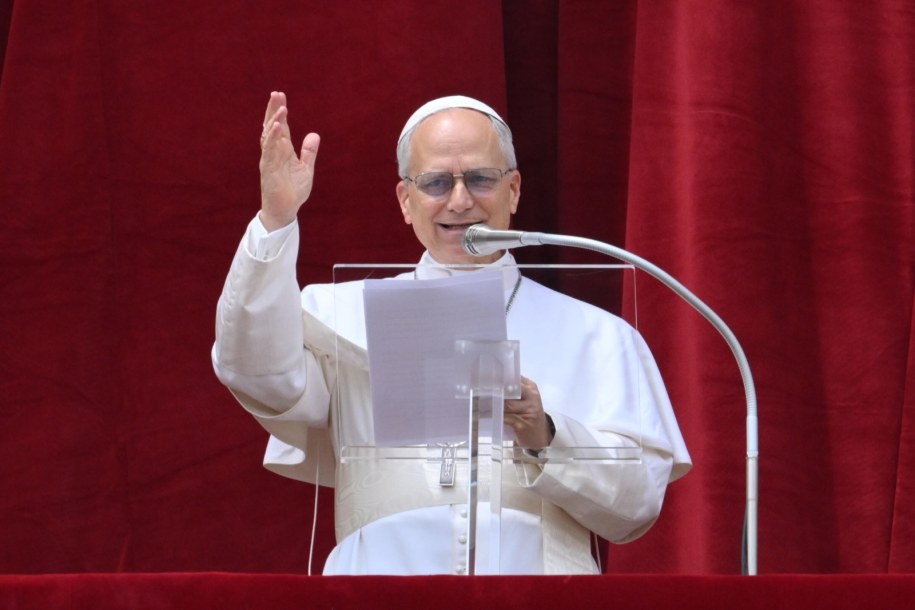 Papież Leon XIV w czasie modlitwy Regina Coeli /ALESSANDRO DI MEO    /PAP/EPA