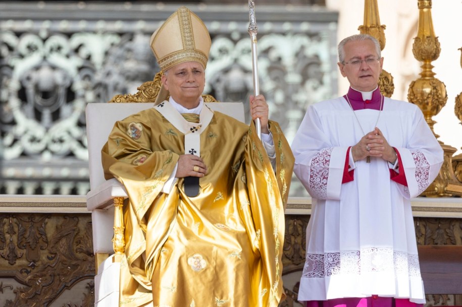 Papież Leon XIV w czasie mszy /MASSIMO PERCOSSI /PAP/EPA