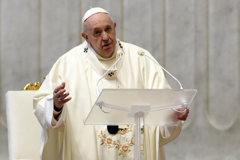 Papież modlił się za ofiary zamieszek w Waszyngtonie /REMO CASILLI /AFP
