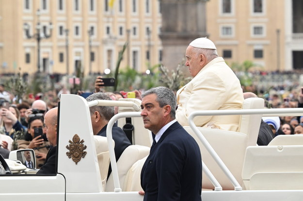Papież na Placu Św. Piotra w Niedzielę Palmową /CLAUDIO PERI /PAP/EPA