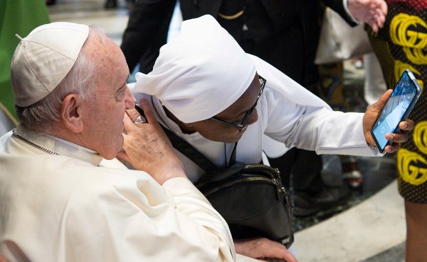 Papież na Spotify: Śmieję się sam z siebie i idę naprzód 