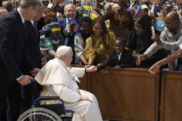 Papież od dłuższego czasu ma problem z kolanem /Watykan /PAP/EPA