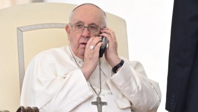 Papież odebrał telefon podczas audiencji generalnej