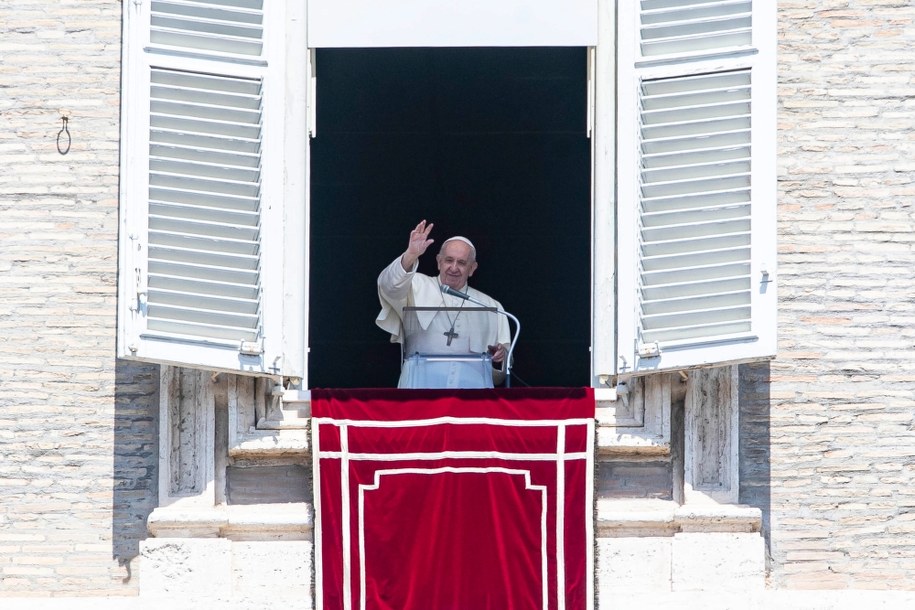 Papież podczas niedzielnego nabożeństwa Anioł Pański /MASSIMO PERCOSSI /PAP/EPA