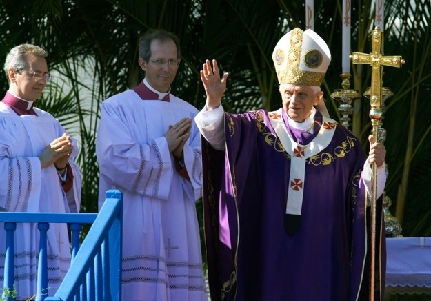 Papież podjął decyzję o ustąpieniu po odbyciu podróży do Meksyku i na Kubę w marcu zeszłego roku /Jose Goitia    /PAP/EPA