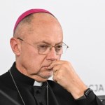 Biskup Kościoła katolickiego.