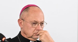 Papież podjął decyzję w sprawie polskiego biskupa