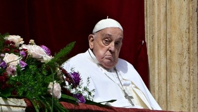 Papież pojawił się na pl. Świętego Piotra. Udzielił błogosławieństwa "Urbi et Orbi"