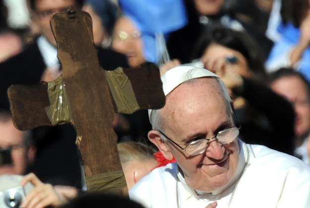 Papież powitał wiernych na placu Świętego Piotra /ETTORE FERRARI /PAP/EPA