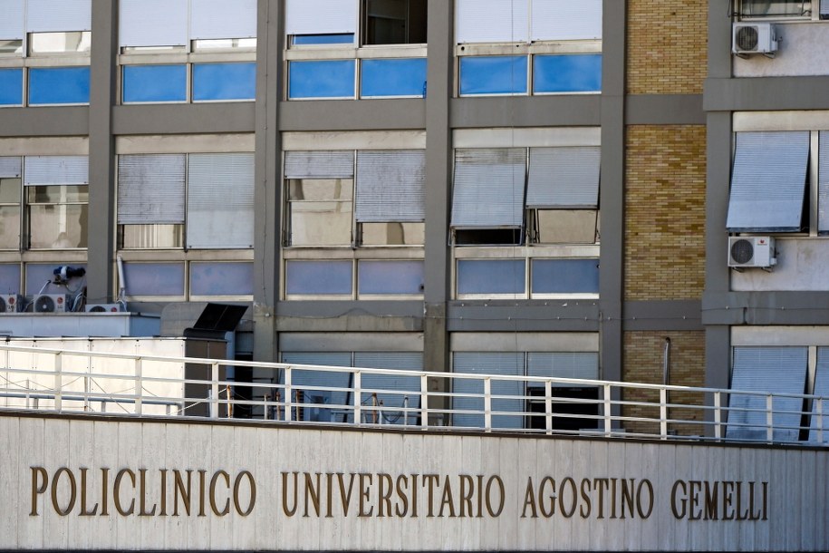 Papież przebywa w rzymskiej klinice Gemelli /RICCARDO ANTIMIANI /PAP/EPA