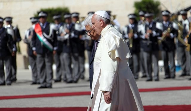 Papież przybył do Ziemi Świętej /ALAA BADARNEH  /PAP/EPA