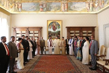 Papież: Przyjmowanie wszystkich do seminariów to błąd biskupów