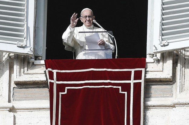 Papież przyznał, że dzieci często biorą go za lekarza /	RICCARDO ANTIMIANI /PAP/EPA