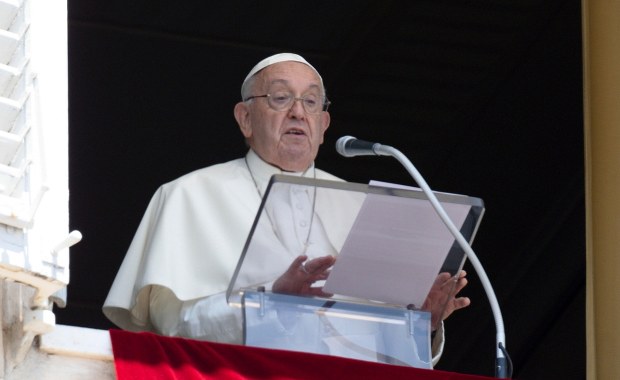 Papież: To skandal, że na świecie produkuje się broń