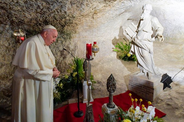 Papież w Grocie św. Pawła w Bazylice San Paolo w Rabacie na Malcie /VATICAN MEDIA HANDOUT /PAP/EPA