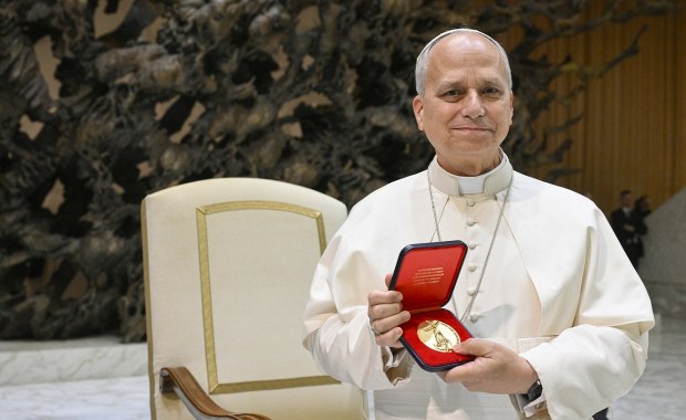 Papież w Radzie Pokoju Trumpa? Stolica Apostolska analizuje propozycję