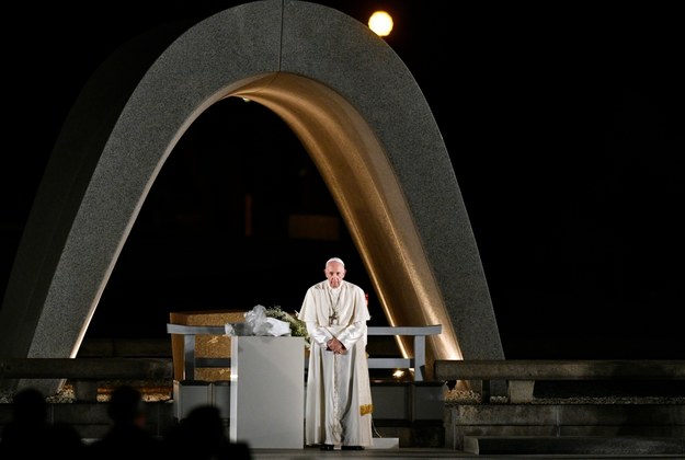 Papież wygłosił swoje orędzie przy Pomniku Pokoju w Hiroszimie /FRANCK ROBICHON /PAP/EPA