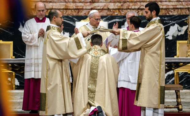 Papież wyświęcił na biskupa kolejnego Polaka. Będzie nuncjuszem w Iraku