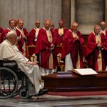 Papież wziął udział w pogrzebie kardynała Pella. Duchowny spędził w więzieniu 404 dni