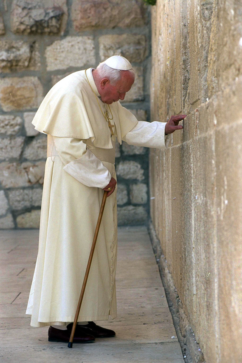 Papież z pielgrzymką do Ziemi Świętej w roku 2000 /Getty Images
