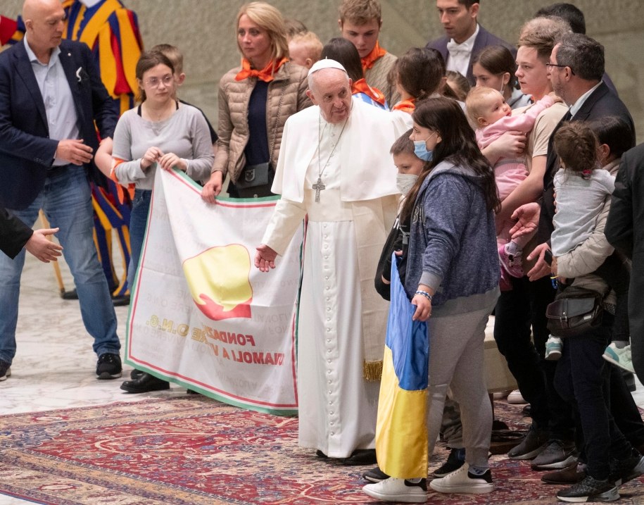 Papież z uchodźcami z Ukrainy /MAURIZIO BRAMBATTI /PAP/EPA