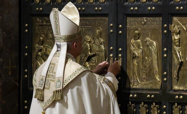 Papież zamknął Drzwi Święte. Koniec wyjątkowego czasu w Kościele