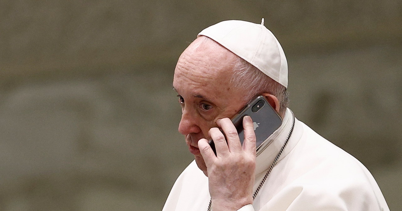 „Papież zawsze miał szerokie spojrzenie na świat i ludzkość i wierzy, że technologia jest dobra" / GUGLIELMO MANGIAPANE / Reuters / Forum /Agencja FORUM