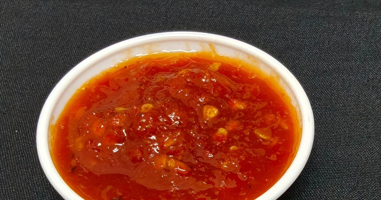 Papryczkę chilli można dodawać do rozgrzewających zup i gulaszy /DesignRFMR /Canva Pro