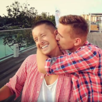 Para gejów z Polski odpowiada na hejt ("Don't You Need Somebody" RedOne)