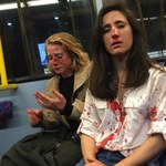 Para lesbijek pobita w autobusie w Londynie. "Obrzydliwy, mizoginiczny atak"