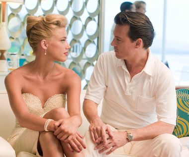 Para poznała się w 2011 roku na planie komedii "Dziennik zakrapiany rumem". Powracający na Karaiby Depp zgrał niestroniącego od trunków dziennikarza, Heard zaś wcieliła się w kuszącą wdziękami narzeczoną milionera. Chociaż w obrazie pojawiła się odważna scena seksu między bohaterami, nikt nie podejrzewał, że relacje gwiazd wykroczą dalece poza plan filmowy. Depp wciąż jeszcze deklarował miłość do Vanessy Paradis, a biseksualna Amber od czterech lata żyła w związku z artystką Tasyą van Ree.