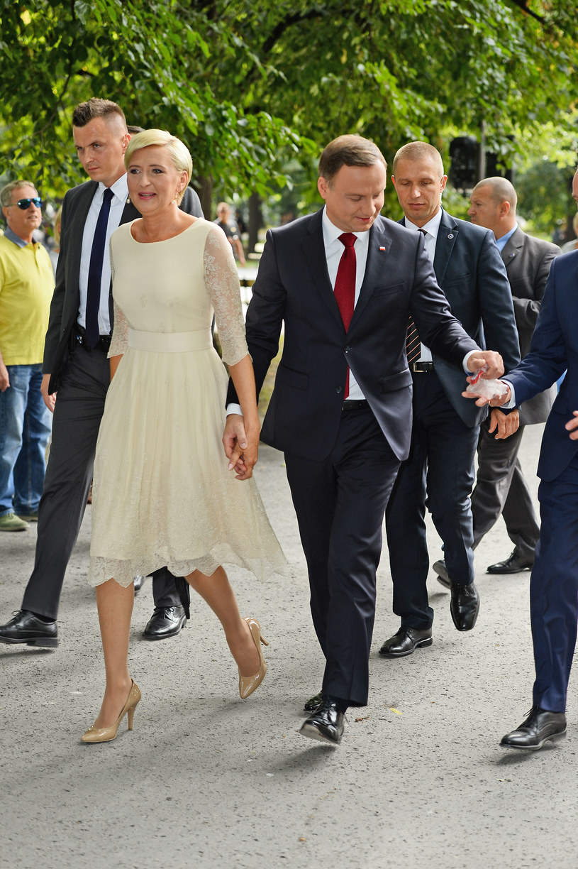 Para Prezydencka lubi chodzić za rękę /Jarosław Antoniak /MWMedia