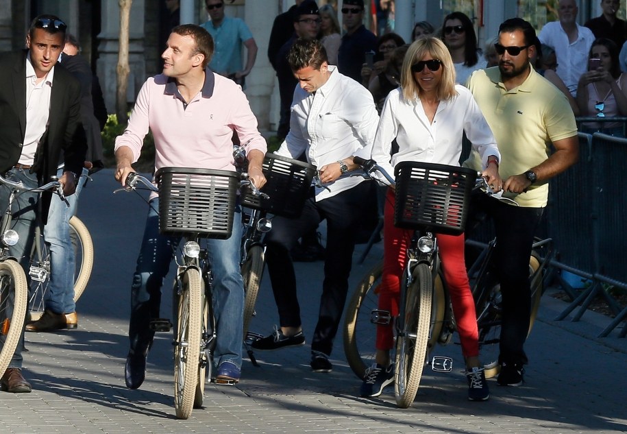 Para prezydencka na rowerach /ETIENNE LAURENT /PAP/EPA