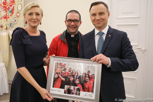Para prezydencka przekazała prezenty w ramach akcji "Szlachetna Paczka" /Jakub Szymczuk/KPRP/prezydent.pl /