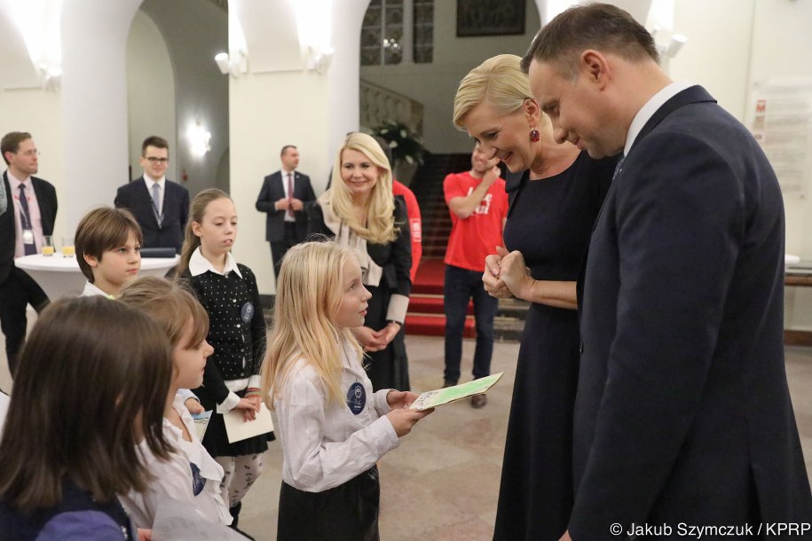 Para prezydencka przekazała prezenty w ramach akcji "Szlachetna Paczka" /Jakub Szymczuk/KPRP/prezydent.pl /