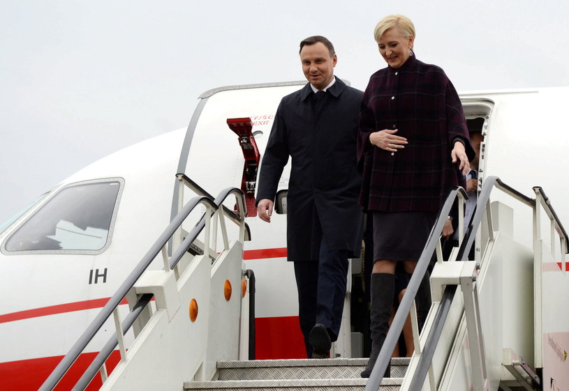 Para prezydencka w drodze do Słowenii /Jacek Turczyk /PAP